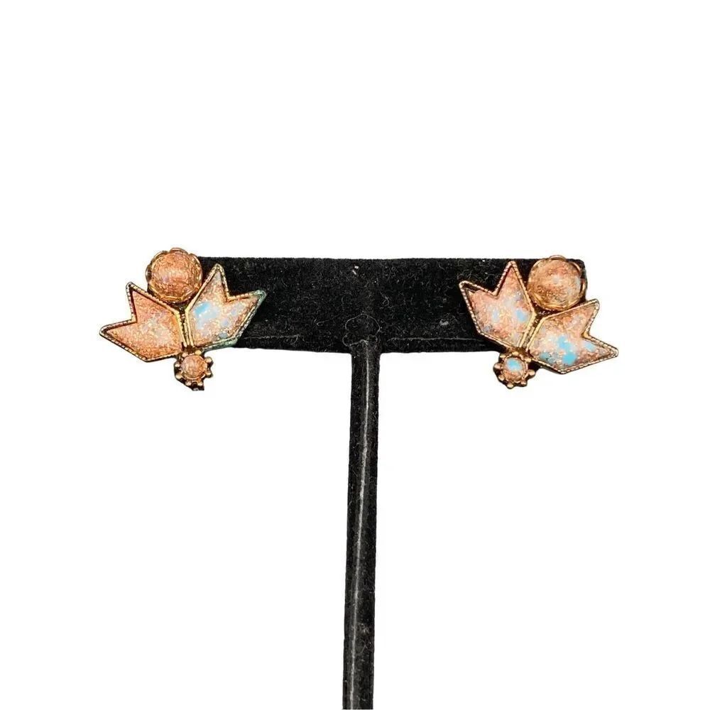 VintageācopperāfleckĀ andāblueāscrewābackāearringsāināarrowāshape